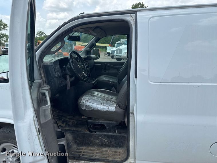 image for item DU9361 2019 Chevrolet Express 2500 van