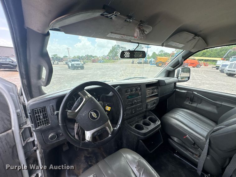 image for item DU9361 2019 Chevrolet Express 2500 van