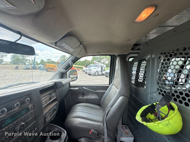 image for item DU9361 2019 Chevrolet Express 2500 van