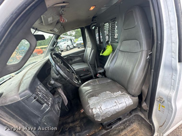 image for item DU9361 2019 Chevrolet Express 2500 van