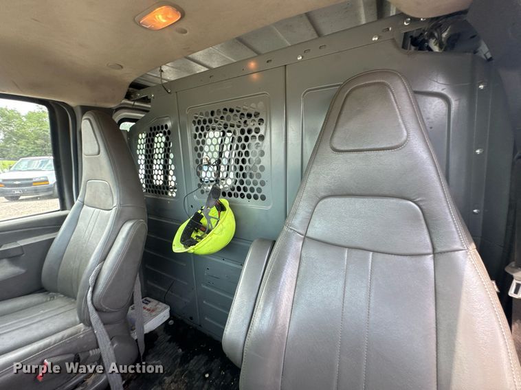 image for item DU9361 2019 Chevrolet Express 2500 van