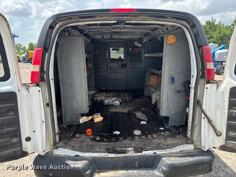 image for item DU9362 2015 GMC Savana G2500 van