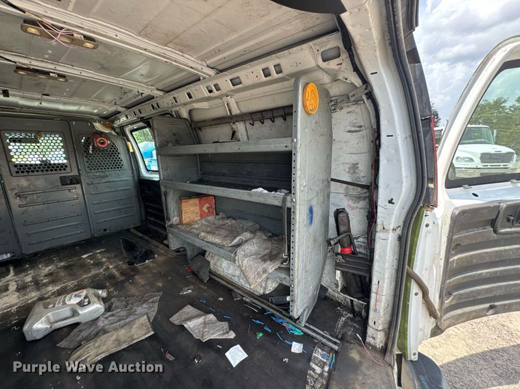 image for item DU9362 2015 GMC Savana G2500 van