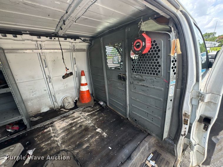 image for item DU9362 2015 GMC Savana G2500 van