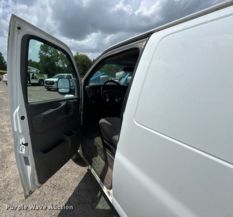 image for item DU9362 2015 GMC Savana G2500 van