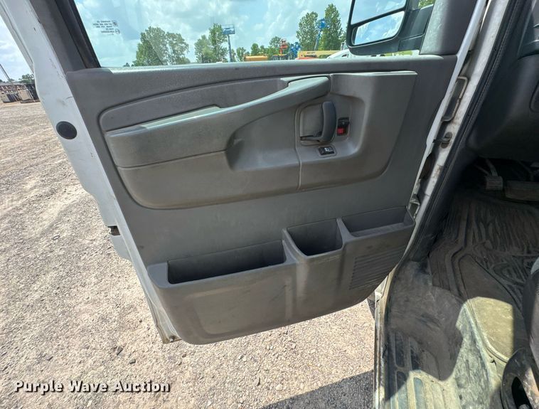 image for item DU9362 2015 GMC Savana G2500 van