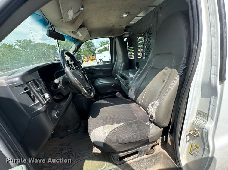 image for item DU9362 2015 GMC Savana G2500 van