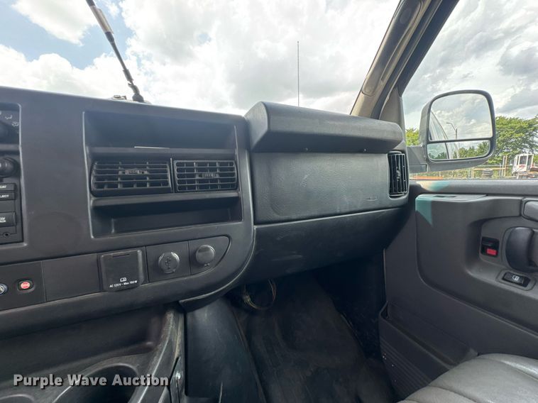 image for item DU9362 2015 GMC Savana G2500 van