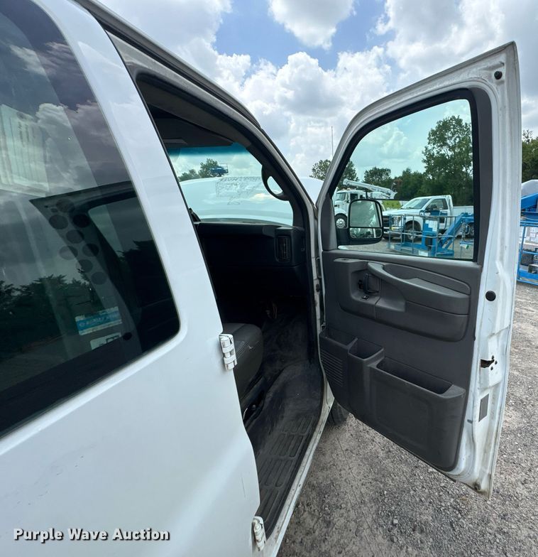 image for item DU9362 2015 GMC Savana G2500 van