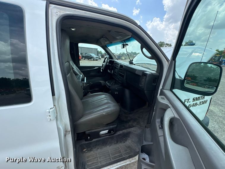 image for item DU9362 2015 GMC Savana G2500 van