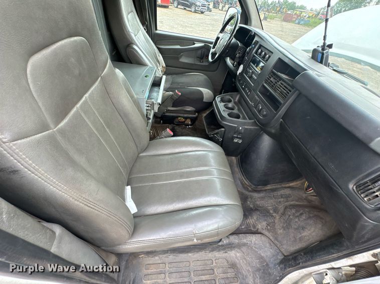 image for item DU9362 2015 GMC Savana G2500 van