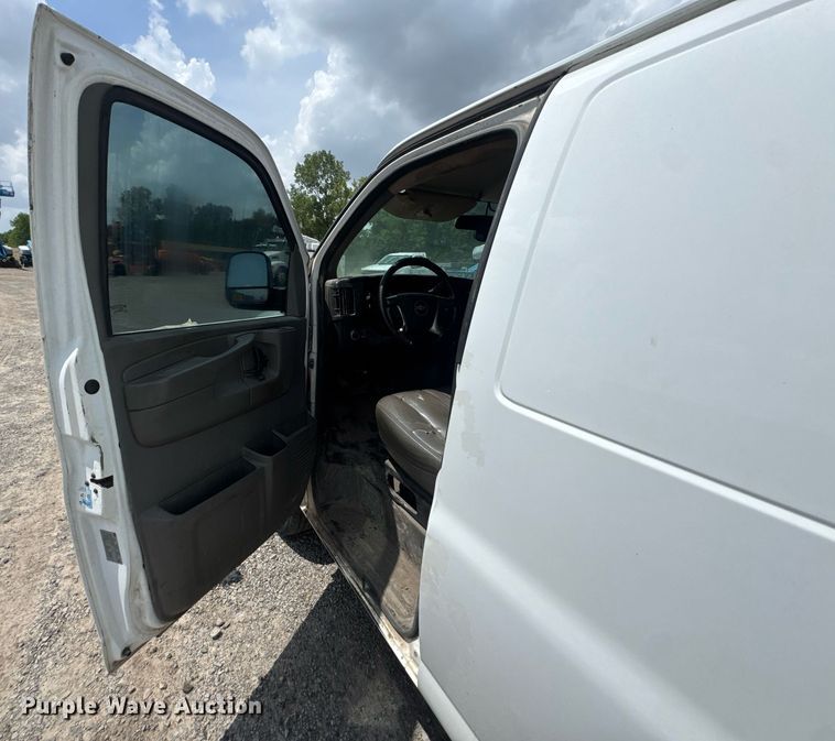 image for item DU9363 2014 Chevrolet Express 3500 van