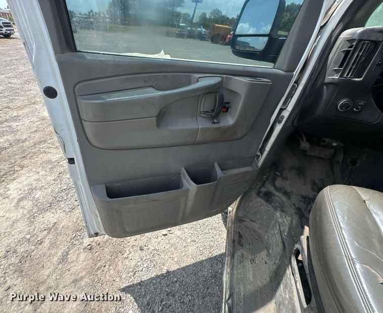 image for item DU9363 2014 Chevrolet Express 3500 van