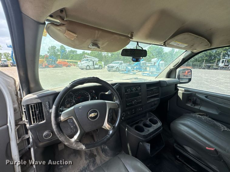 image for item DU9363 2014 Chevrolet Express 3500 van
