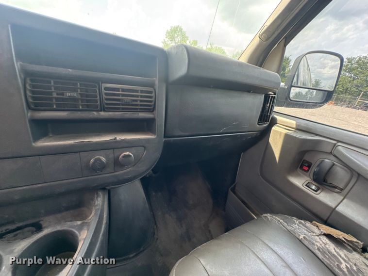 image for item DU9363 2014 Chevrolet Express 3500 van