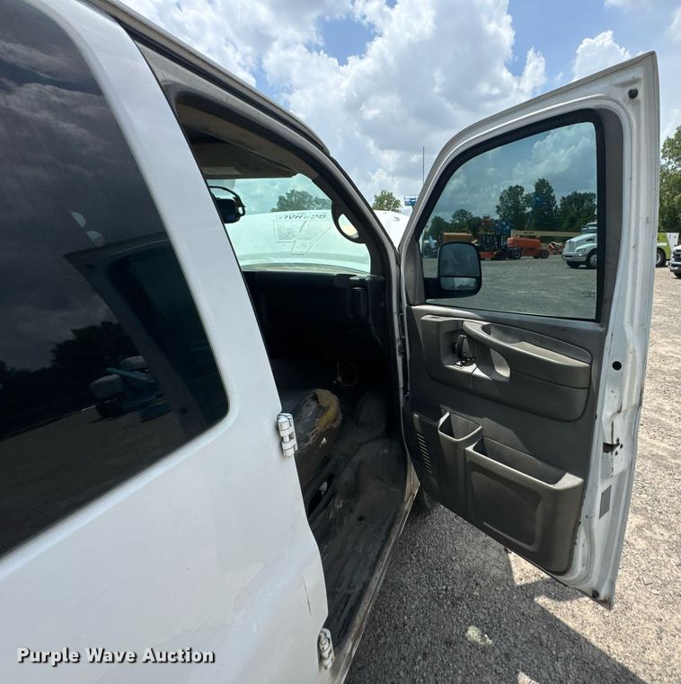 image for item DU9363 2014 Chevrolet Express 3500 van