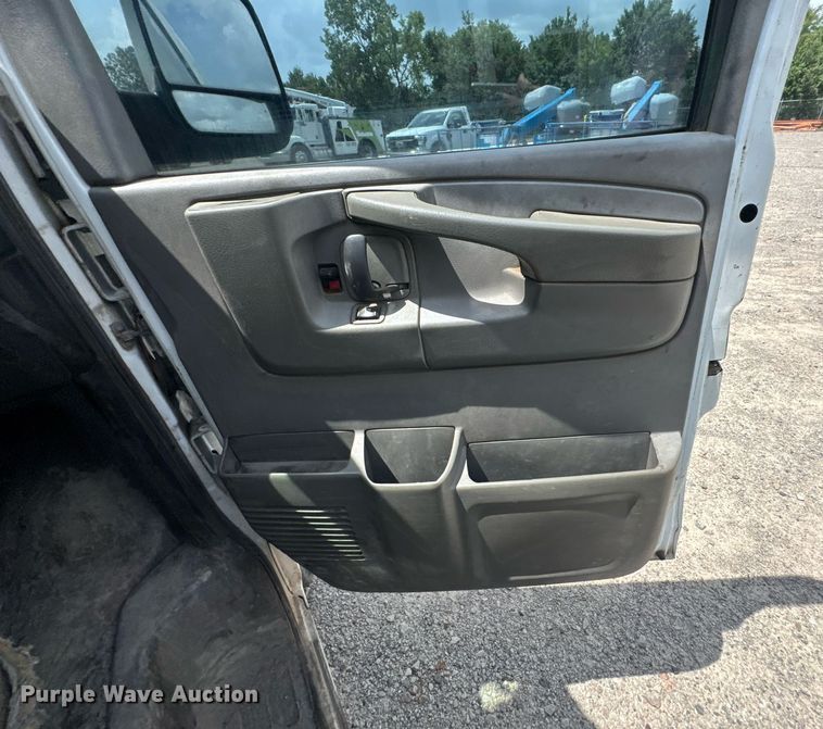 image for item DU9363 2014 Chevrolet Express 3500 van