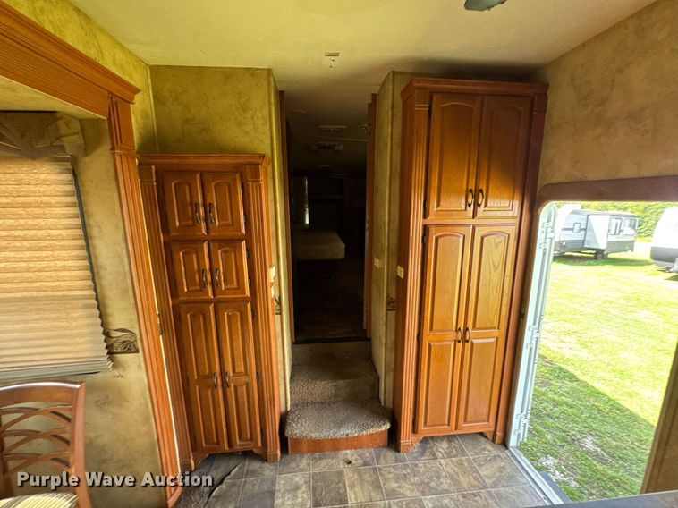 image for item DU9367 2008 Coachmen Wyoming camper