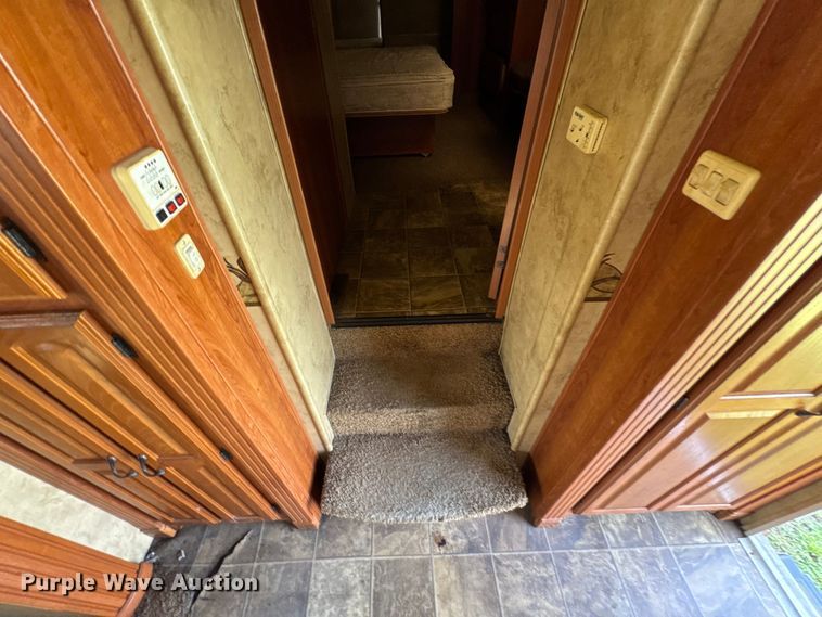 image for item DU9367 2008 Coachmen Wyoming camper