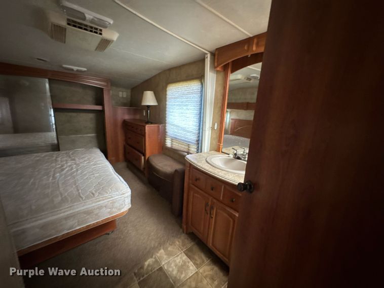 image for item DU9367 2008 Coachmen Wyoming camper