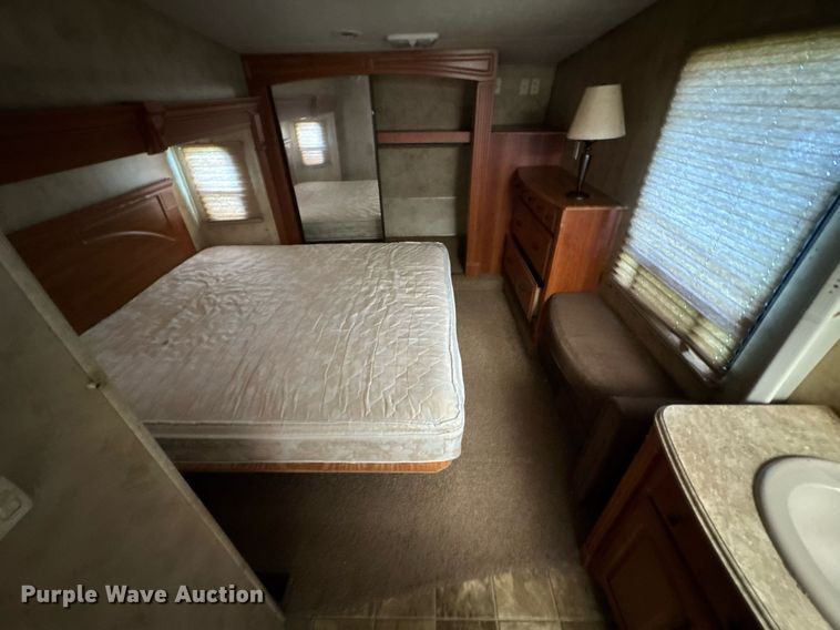 image for item DU9367 2008 Coachmen Wyoming camper