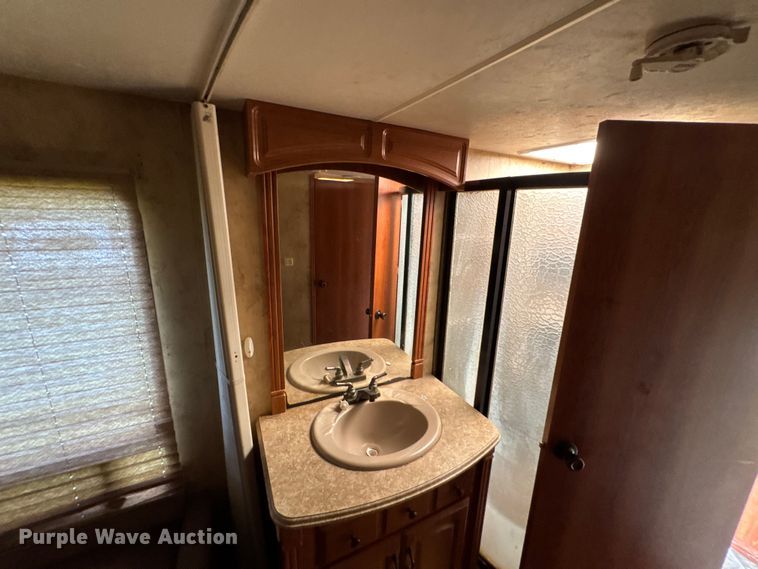 image for item DU9367 2008 Coachmen Wyoming camper