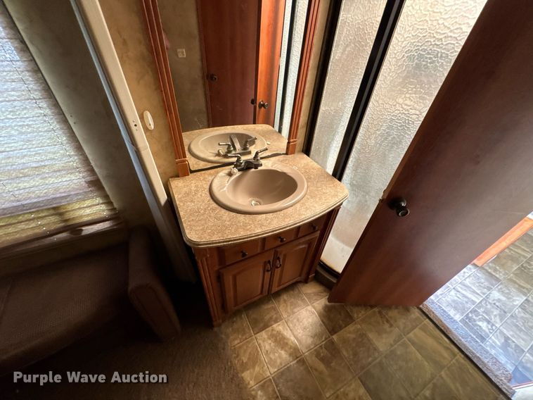 image for item DU9367 2008 Coachmen Wyoming camper