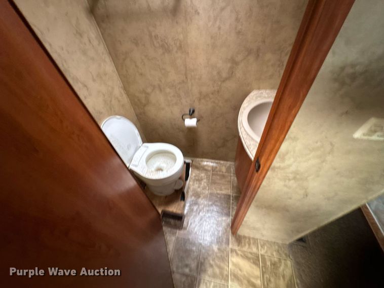 image for item DU9367 2008 Coachmen Wyoming camper