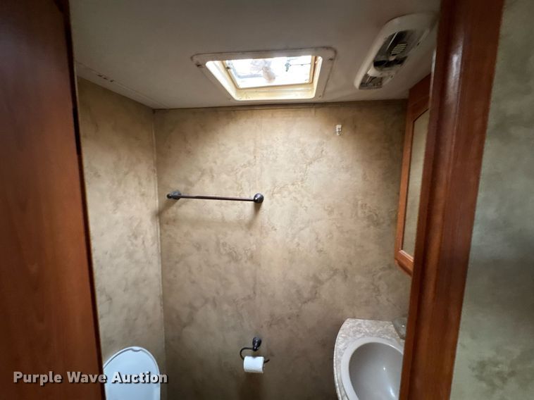 image for item DU9367 2008 Coachmen Wyoming camper