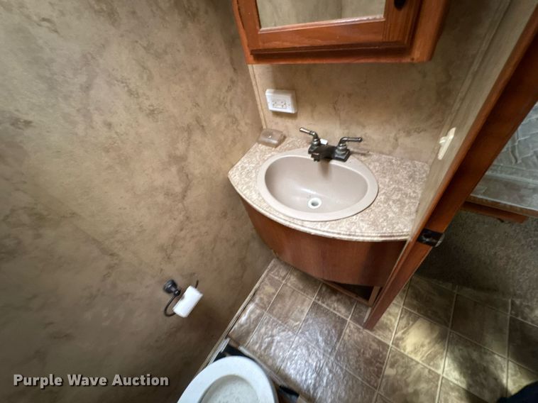 image for item DU9367 2008 Coachmen Wyoming camper