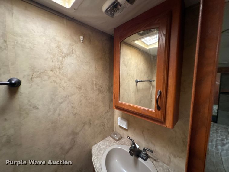 image for item DU9367 2008 Coachmen Wyoming camper