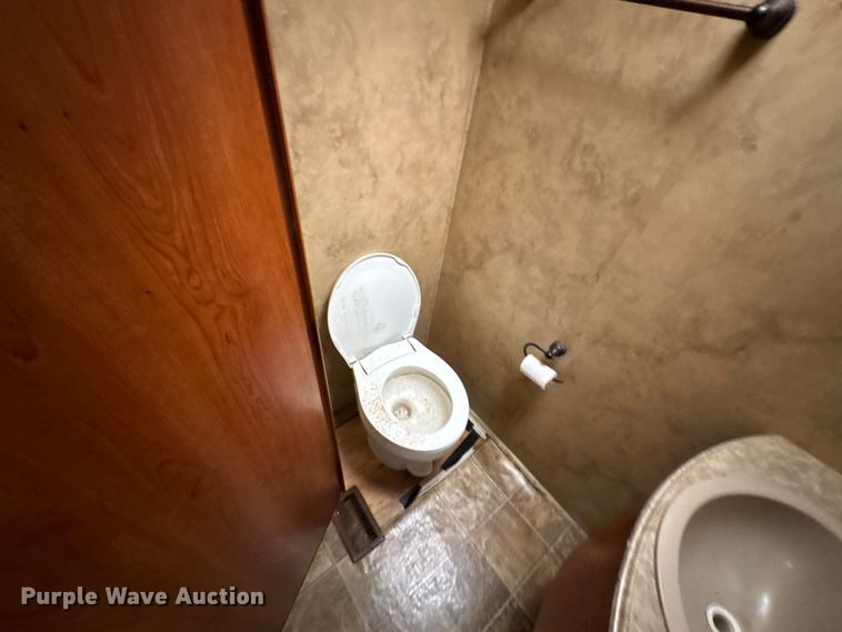 image for item DU9367 2008 Coachmen Wyoming camper