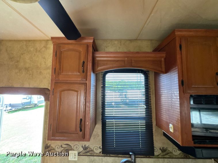 image for item DU9367 2008 Coachmen Wyoming camper