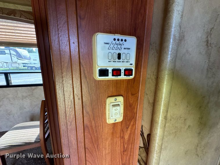 image for item DU9367 2008 Coachmen Wyoming camper