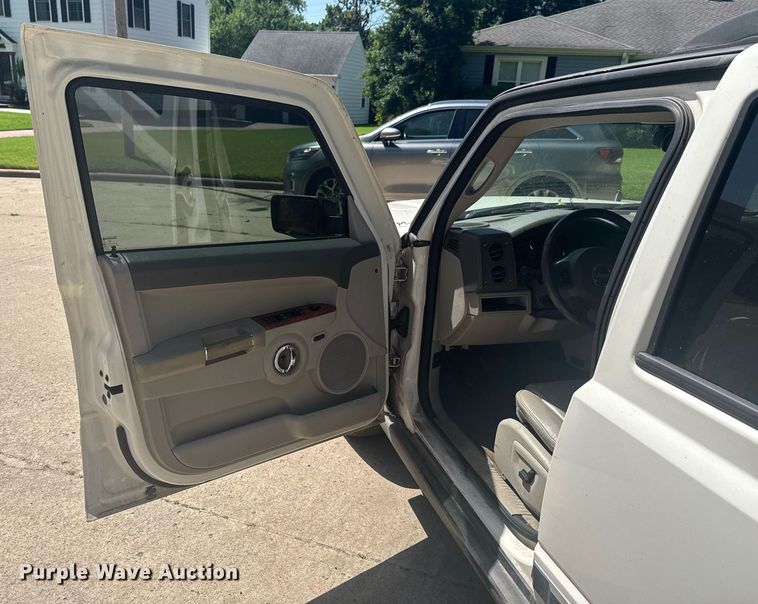 image for item DU9393 2006 Jeep Commander SUV