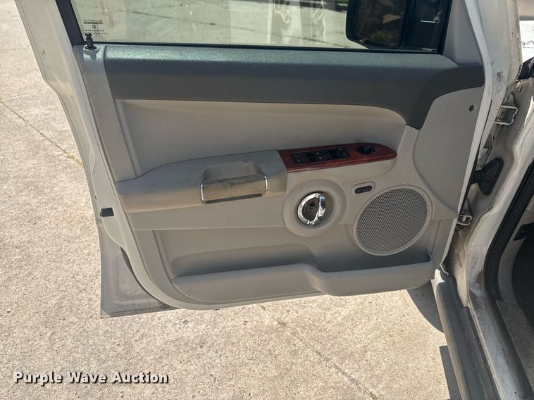 image for item DU9393 2006 Jeep Commander SUV