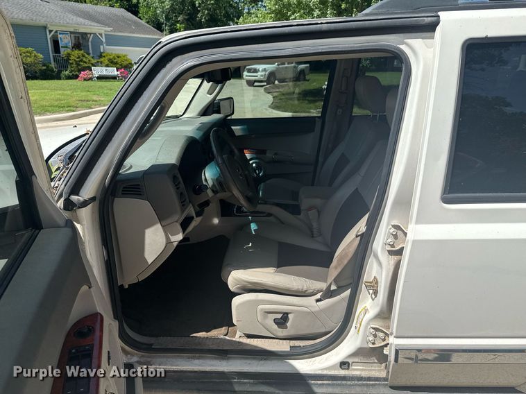 image for item DU9393 2006 Jeep Commander SUV