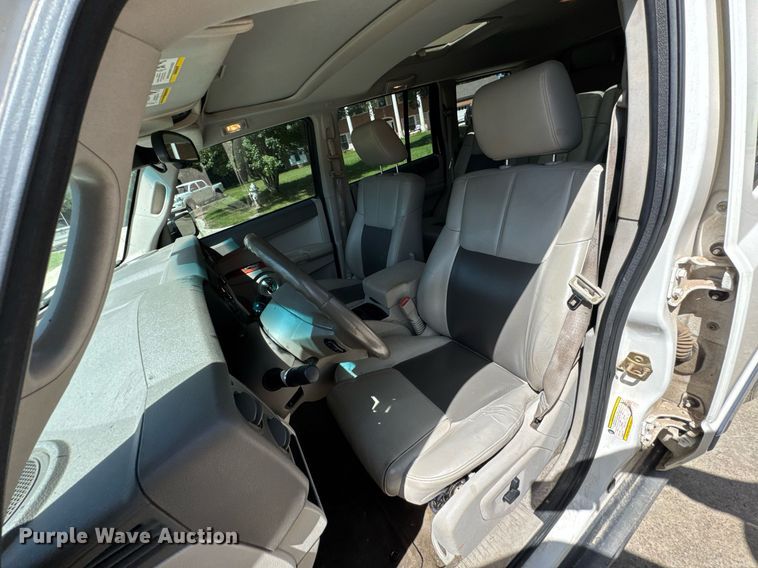 image for item DU9393 2006 Jeep Commander SUV