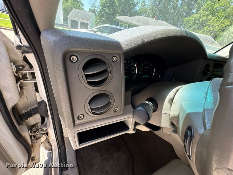 image for item DU9393 2006 Jeep Commander SUV