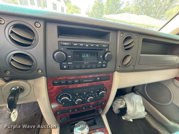 image for item DU9393 2006 Jeep Commander SUV