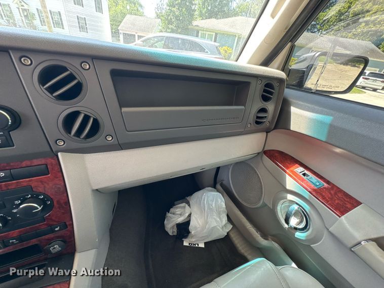 image for item DU9393 2006 Jeep Commander SUV