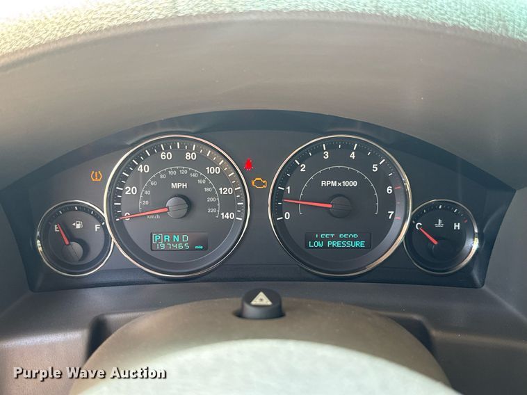 image for item DU9393 2006 Jeep Commander SUV