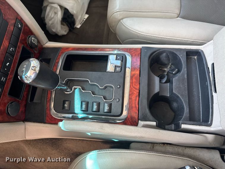 image for item DU9393 2006 Jeep Commander SUV