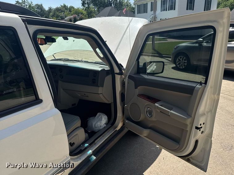 image for item DU9393 2006 Jeep Commander SUV