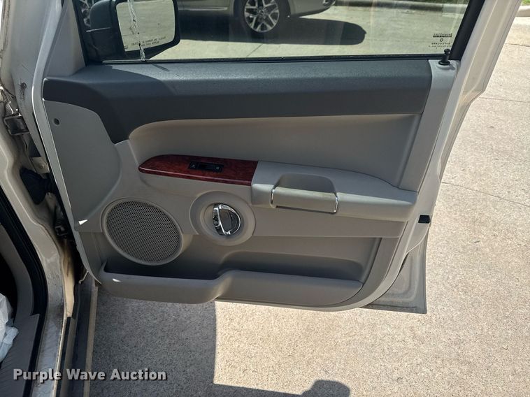 image for item DU9393 2006 Jeep Commander SUV