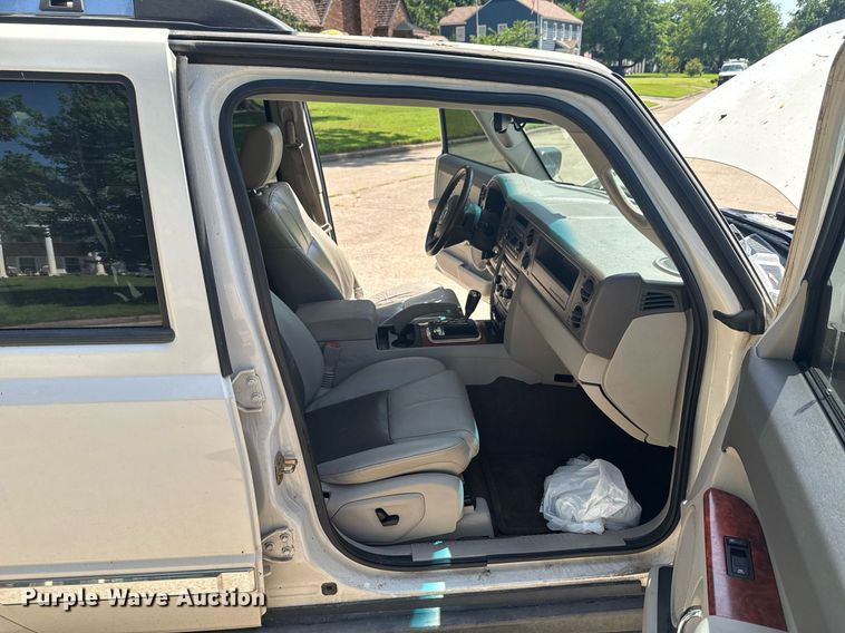 image for item DU9393 2006 Jeep Commander SUV