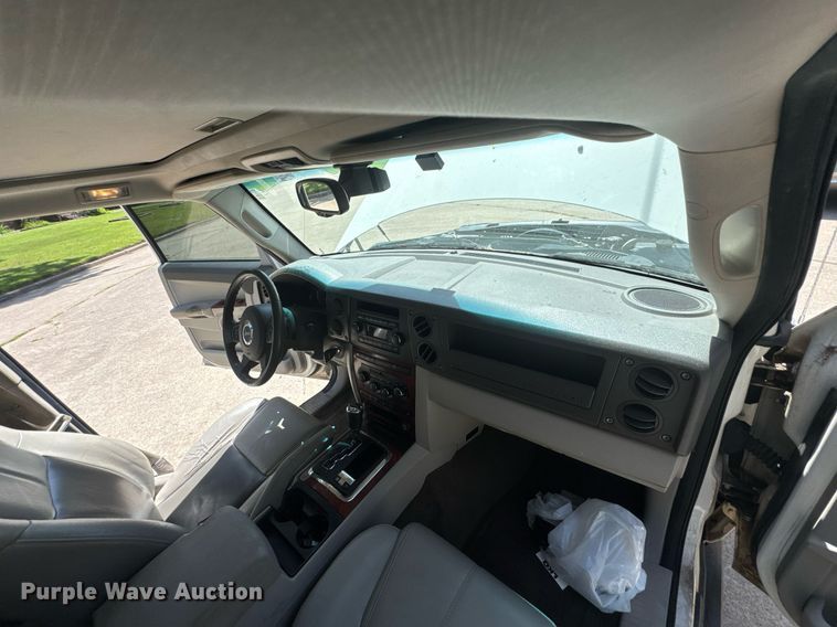 image for item DU9393 2006 Jeep Commander SUV