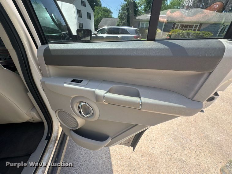 image for item DU9393 2006 Jeep Commander SUV