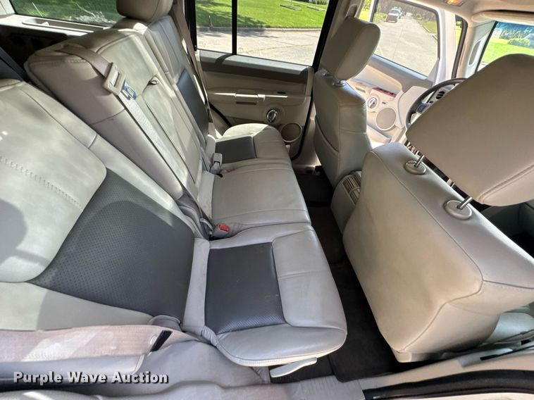 image for item DU9393 2006 Jeep Commander SUV