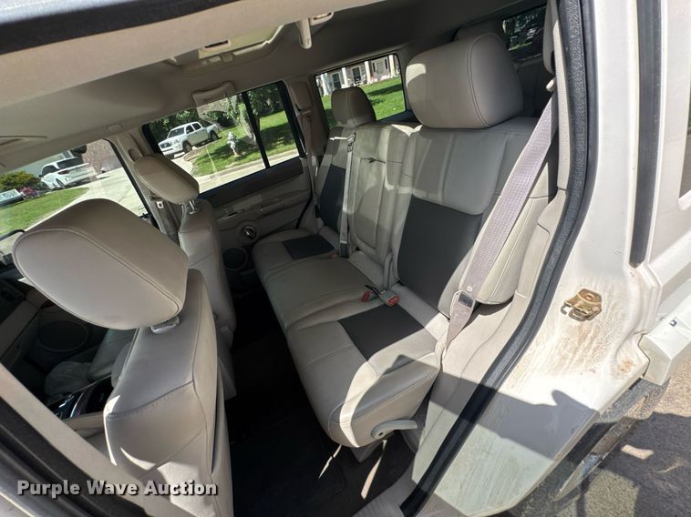 image for item DU9393 2006 Jeep Commander SUV